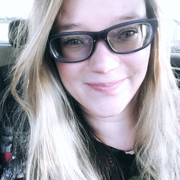 Meet your Posher, Hannah - Picture 1 of 1